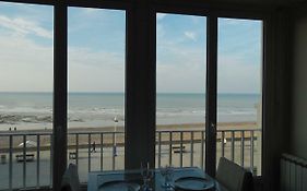 L' entre mer et falaise